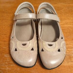 Naot Cream Flats Comfortable and Stylish